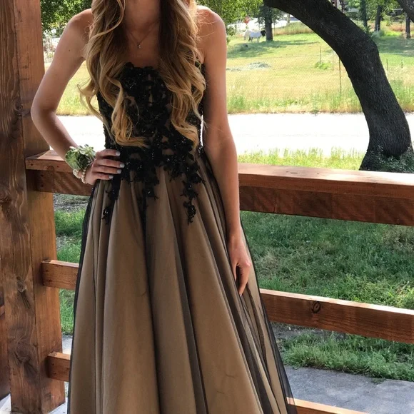 green emerald velvet dress BABEYOND Nude and Black Beaded Mermaid Dress, Evening Gowns, Black / Nude, L